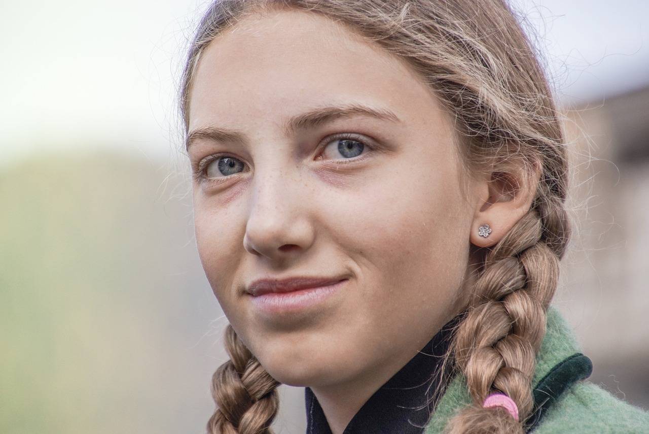 Fashion and Art: Fashion Illustration as a Form of Expression